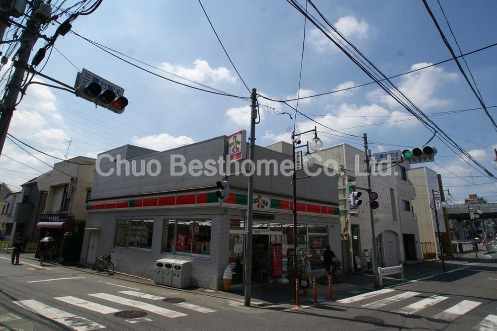 Convenience store. 726m until Thanksgiving Mitakadai Station Kitamise