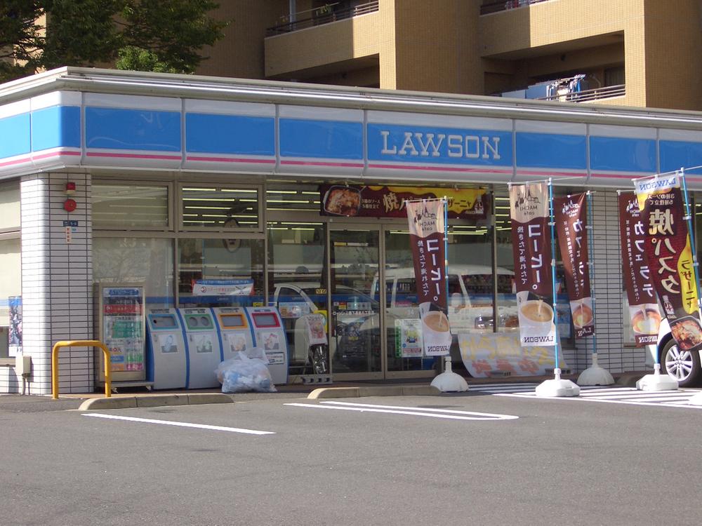 Convenience store. 2-minute walk up to 100m convenience store until Lawson