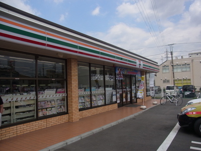 Convenience store. 300m to Seven-Eleven (convenience store)