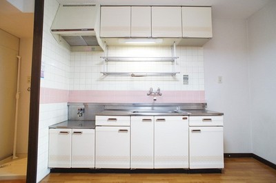 Kitchen. Convenient wide kitchen ☆