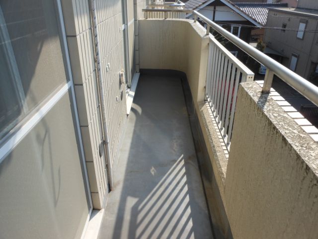 Balcony. Wide ~ There veranda laundry dried Ease