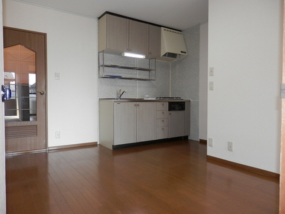 Living and room.  ◆ dining kitchen ◆ 