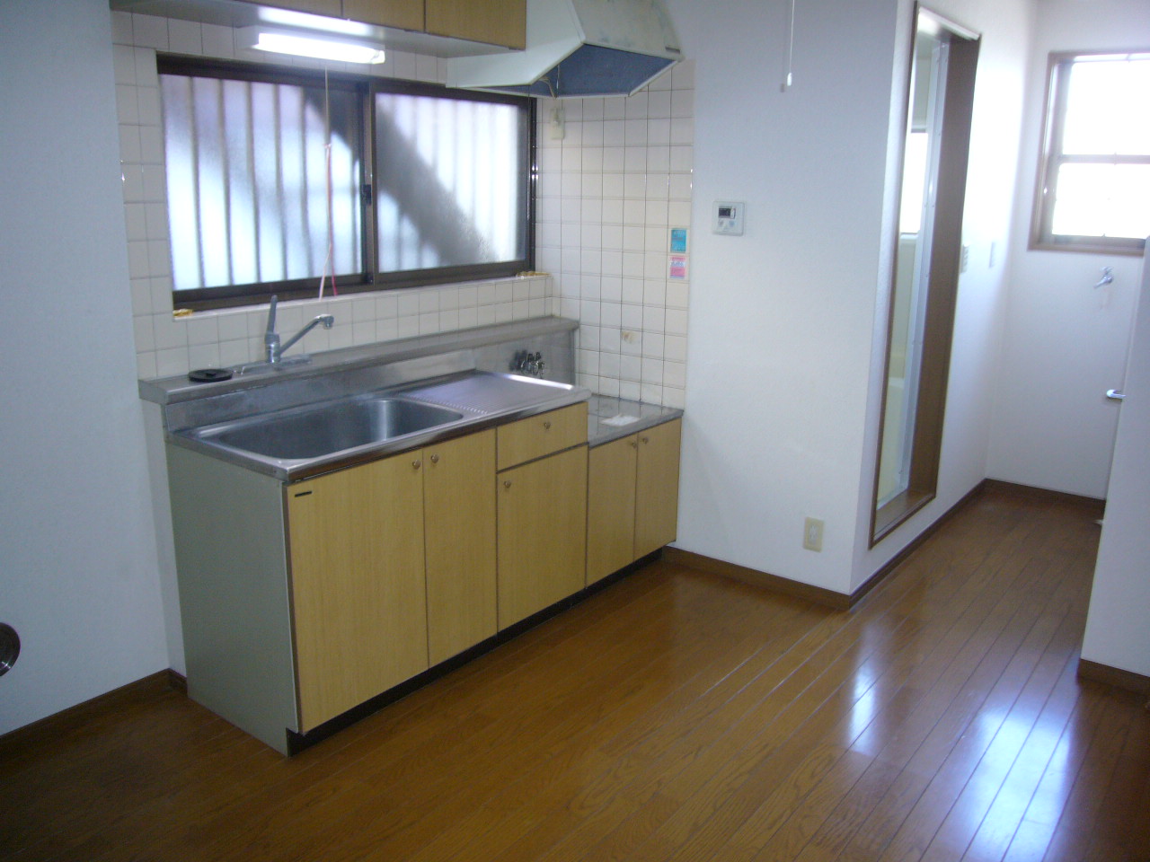 Kitchen. Two-burner gas stove can be installed