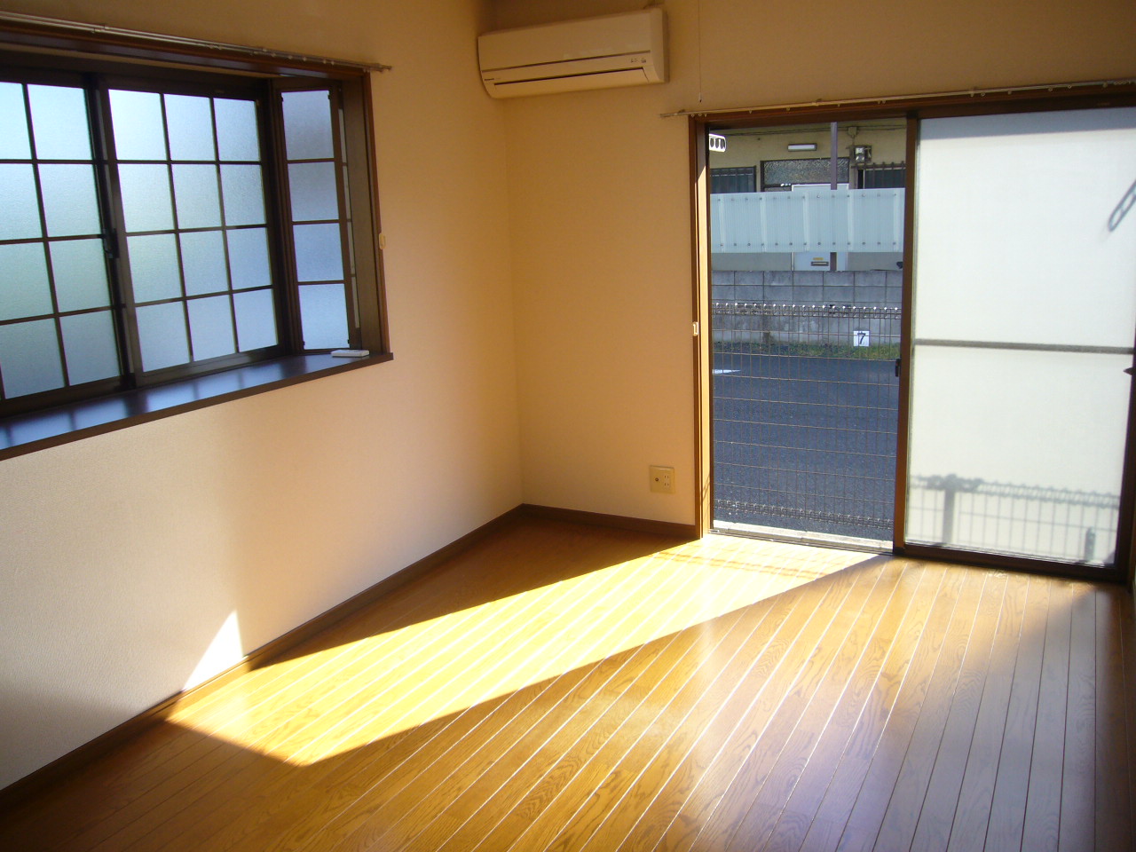 Living and room. Southeast Corner Room Sunny