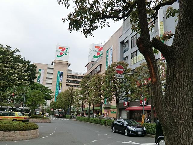 Shopping centre. Ito-Yokado Musashisakai to the store 1474m