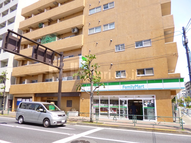 Convenience store. 374m to FamilyMart Mitaka Minamiten (convenience store)