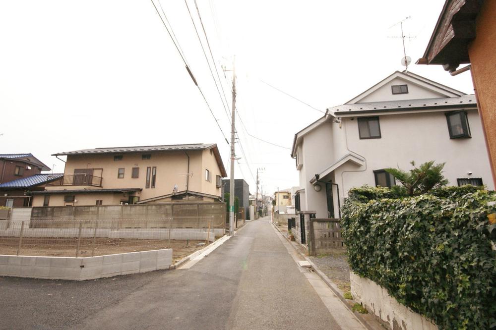 Local land photo. Also there are glad located in the shopping facilities are also located wife. 