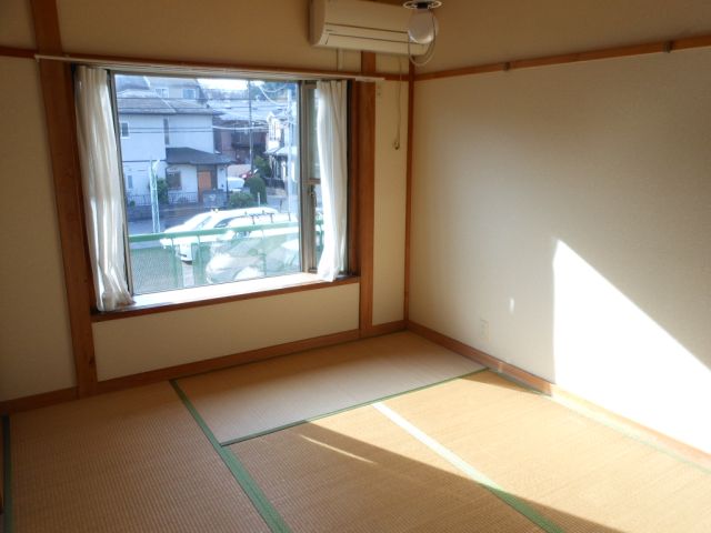 Living and room. Sunny 6 Pledge of Japanese-style room on the south-facing