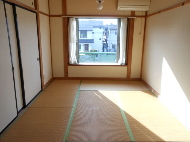 Living and room. Sunny 6 Pledge of Japanese-style room on the south-facing