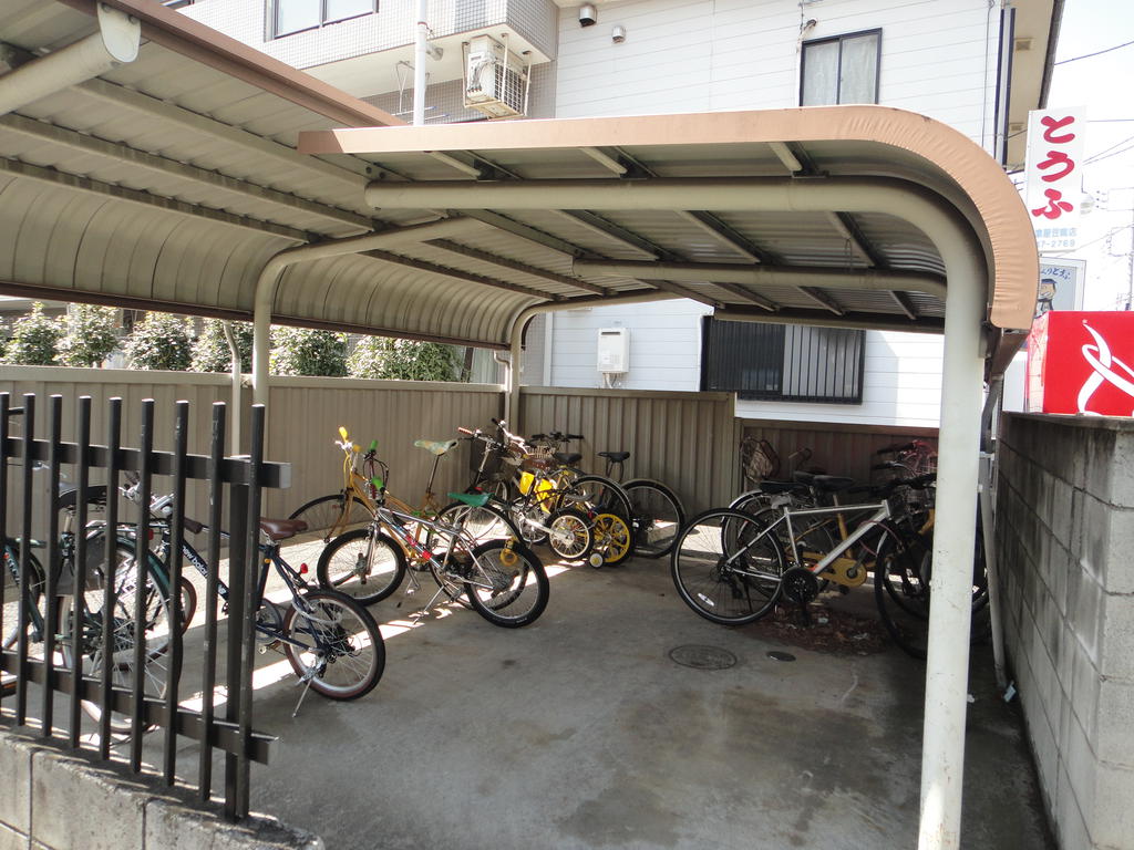 Other common areas. It is a bicycle parking space ☆