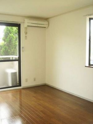 Living and room. ● Western-style interior. Air conditioning ・ There is a bay window ●