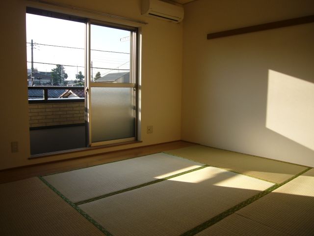 Living and room. 6 Pledge is a tatami room.