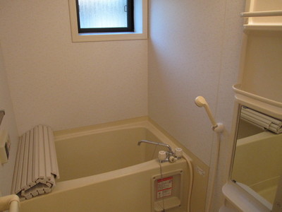 Bath. Reheating bus bathroom ventilation window Yes