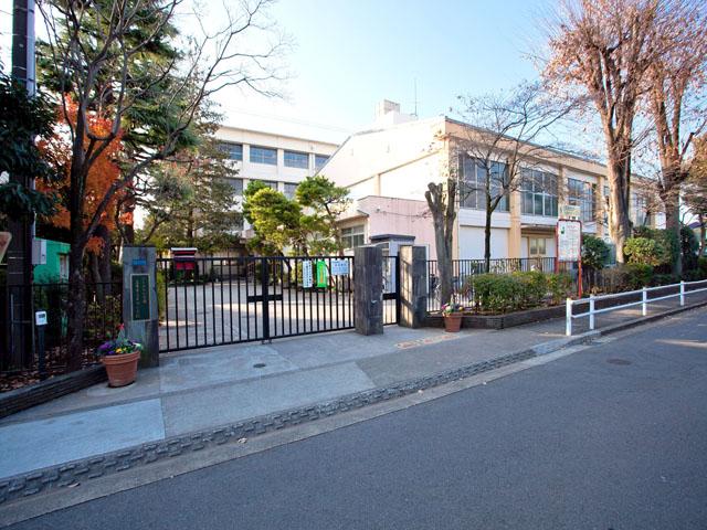 Primary school. Until I do the school Mitaka City Iguchi Elementary School try to 827m