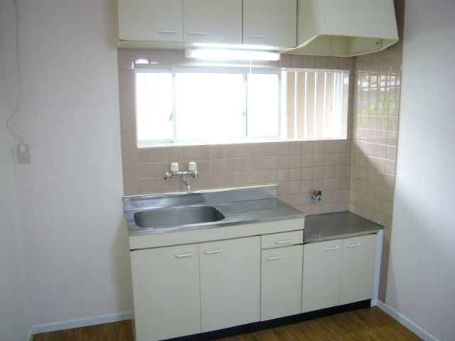 Kitchen. Gas stove can be installed