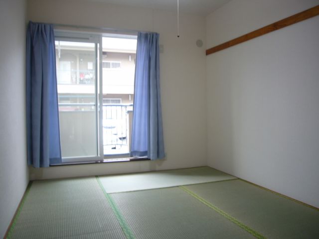 Living and room. South-facing Japanese-style rooms