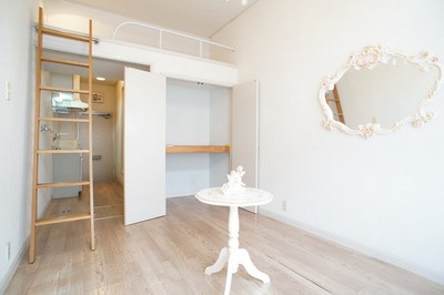 Other room space. It is equipped with elegant furniture