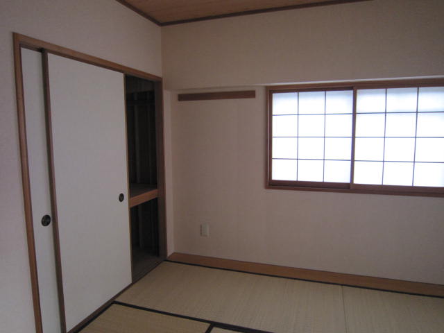 Living and room. Japanese-style room 1 Armoire