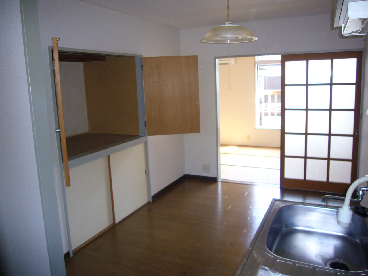 Kitchen. Two-burner gas stove installation Allowed