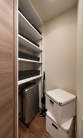 Receipt.  [Storeroom] Consumer electronics product and hobbies also neat Maeru large storage space tools. You can organize bulky easy luggage in the storeroom sense. (Model Room B2 type)