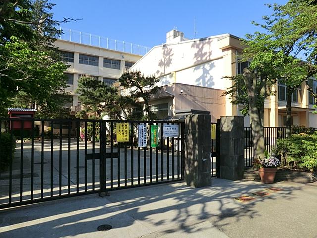 Primary school. 713m until Iguchi elementary school