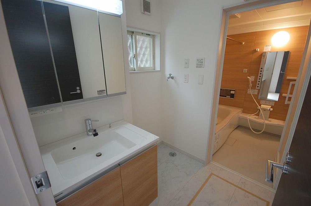 Same specifications photo (bathroom). Seller same specifications