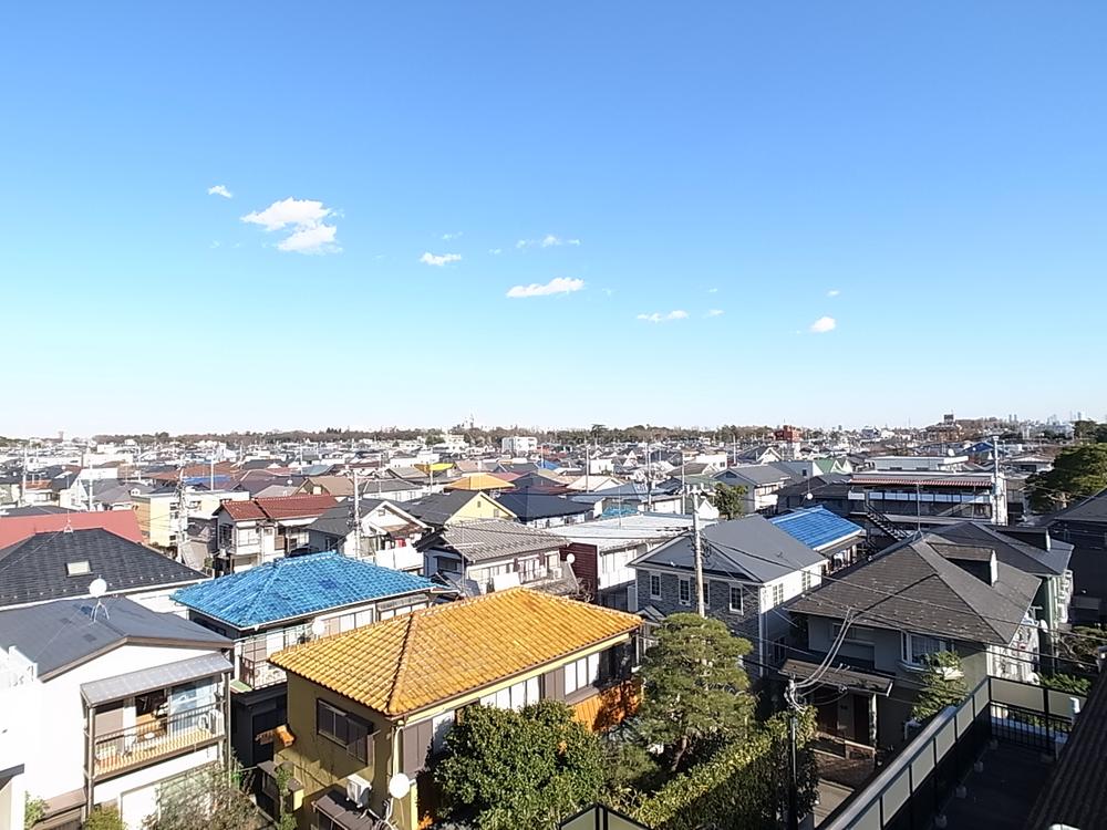 View photos from the dwelling unit. View from the site (December 2013) Shooting