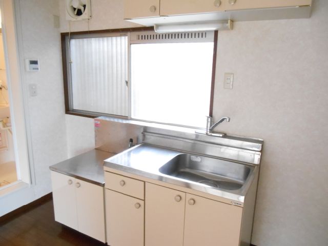 Kitchen. Two-burner gas stove can be installed in the kitchen