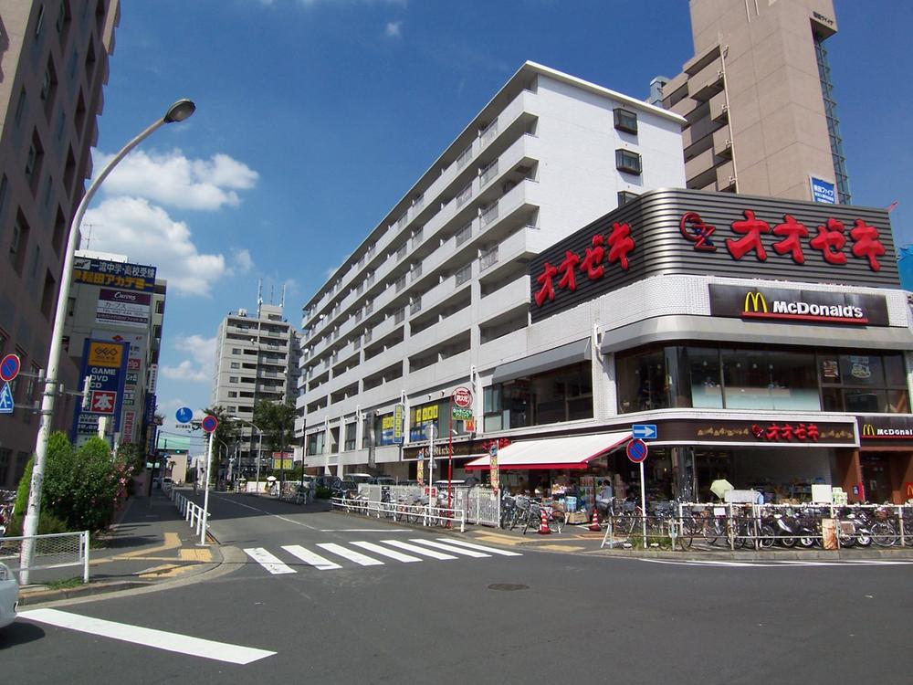 Supermarket. Famous spar in Super Ozeki local. 