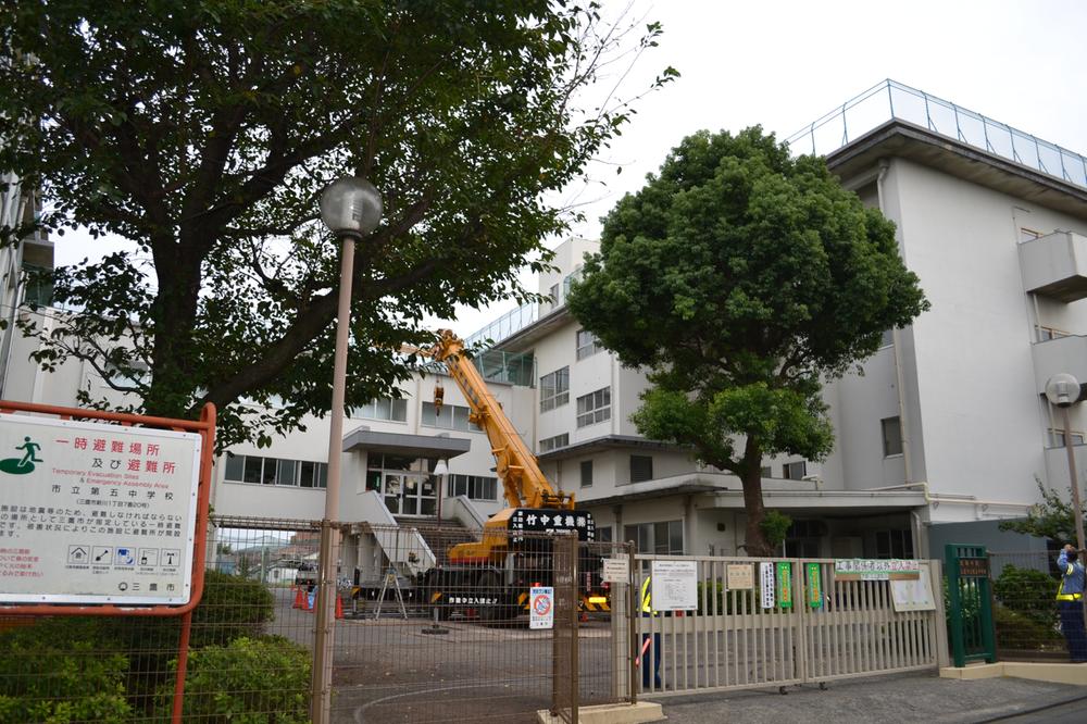 Junior high school. 1500m until the Mitaka Municipal fifth junior high school