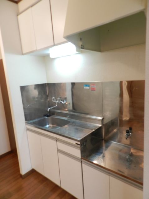 Kitchen. Gas stove can be installed