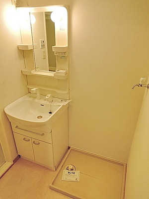 Washroom. Shampoo dresser ・ Washing machine in the room