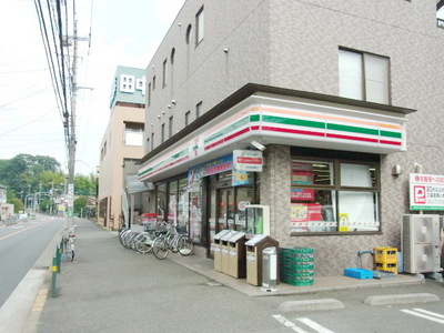 Convenience store. 50m until the Seven-Eleven (convenience store)