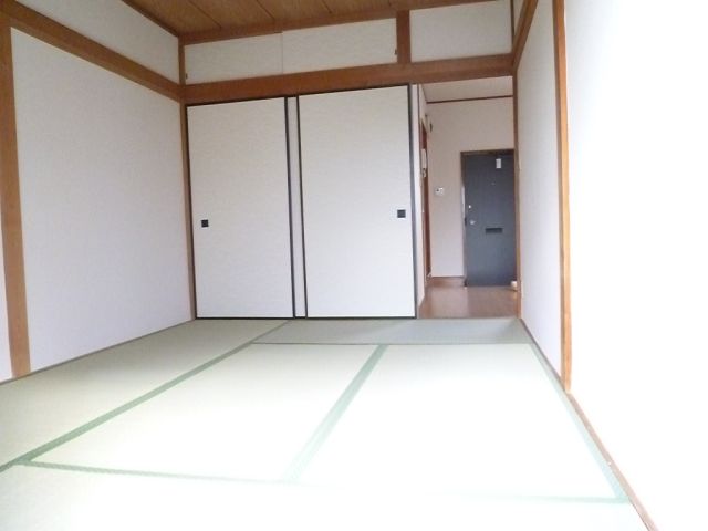 Living and room. 6 Pledge, It is a Japanese-style room with a closet