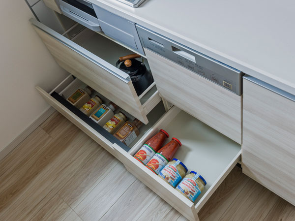 Kitchen.  [Slide cabinet] Gas stove bottom of kitchen storage is, Adopt a large-capacity sliding a large pot can be effortlessly out. In addition door slowly closes with "soft-close mechanism.".