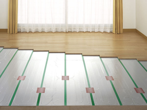 Other.  [Floor heating] living ・ Adopt a floor heating to warm the entire room from the feet to the dining. Not pollute the indoor air, It is comfortable because it does not even wound up dust.