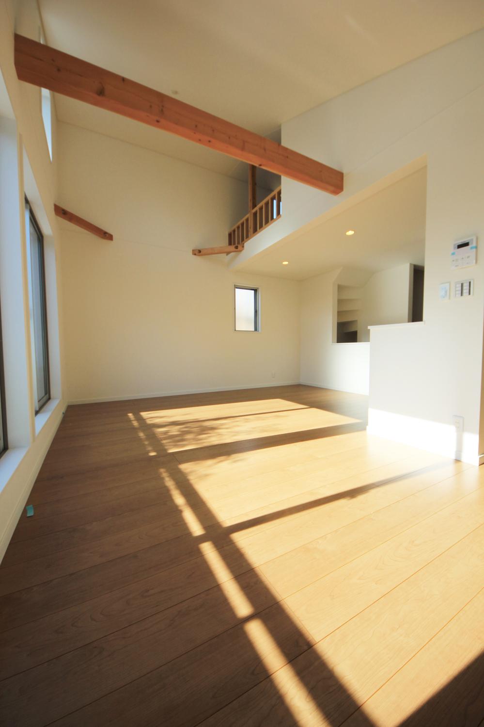 Building plan example (introspection photo). Spacious living room to expose the beams will produce a welcoming family space