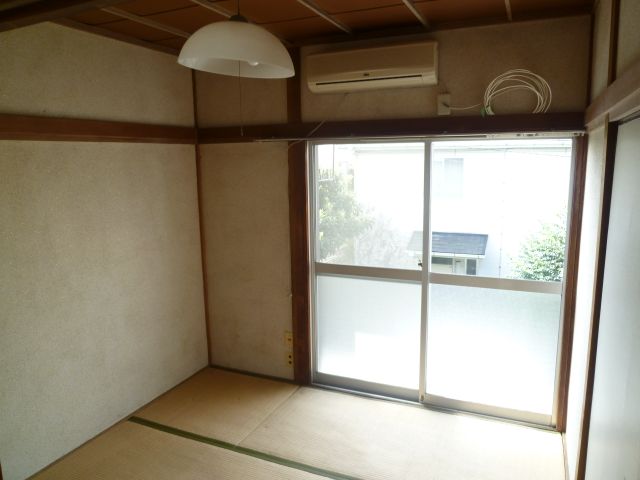 Living and room. South-facing bright living room ☆