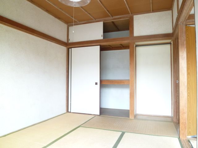 Living and room. Closet with upper closet! 6-mat Japanese-style ☆