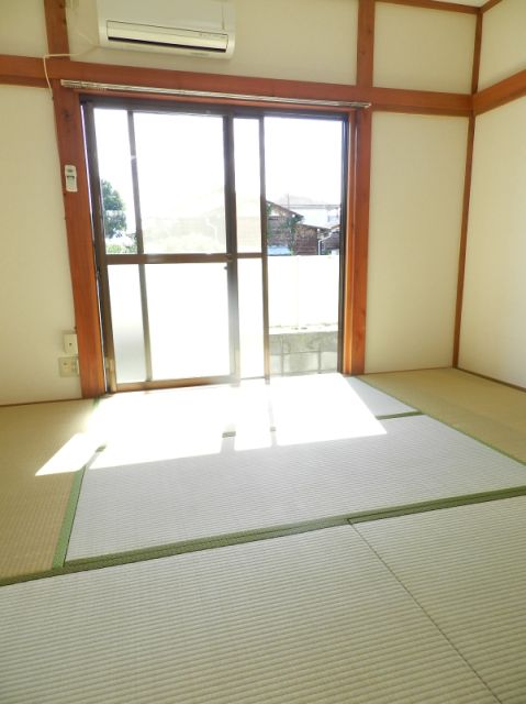 Living and room. Tatami rooms