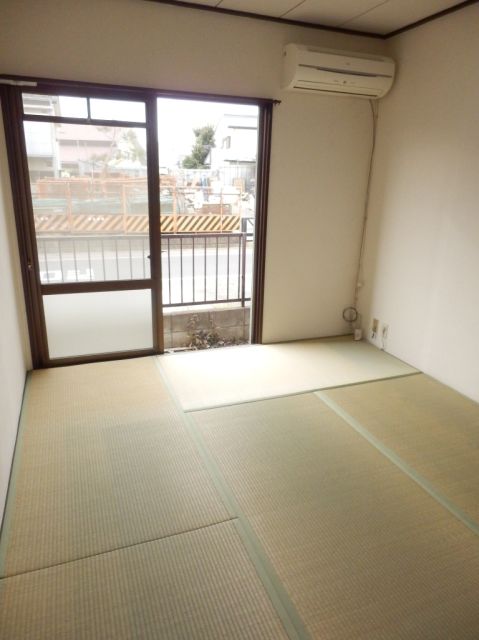 Living and room. Tatami rooms