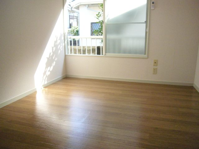 Living and room. Western-style is the flooring of the room. 