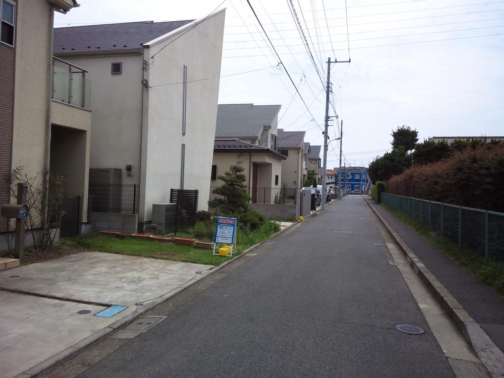 Local photos, including front road. Local (12 May 2013) is happy shooting new cityscape