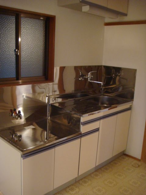 Kitchen. Gas stove can be installed