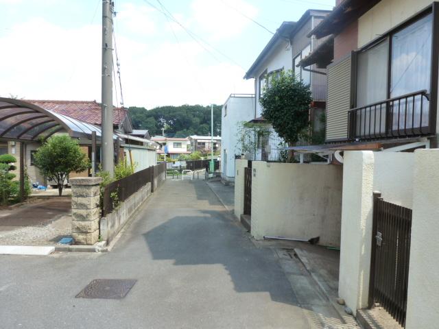 Local photos, including front road. Local (August 2013) Shooting It will be one step out the road portion from the house