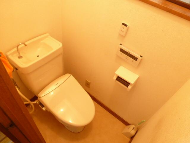 Toilet. First floor (September 2013) Shooting