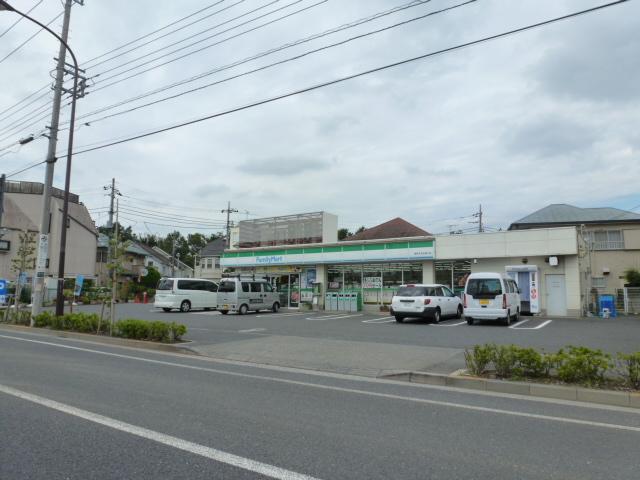 Convenience store. 650m to FamilyMart Chofu Tenmondaidori shop