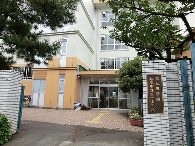 Primary school. Within walking distance of both the 220m elementary and junior high schools until the Mitaka Municipal first elementary school. It is child-rearing in the appropriate environment.