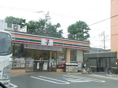 Convenience store. Seven-Eleven (convenience store) to 400m