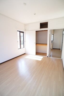 Living and room. Good bright room per yang ☆